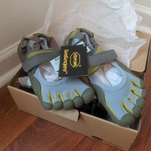 Vibram FiveFingers never worn with tags